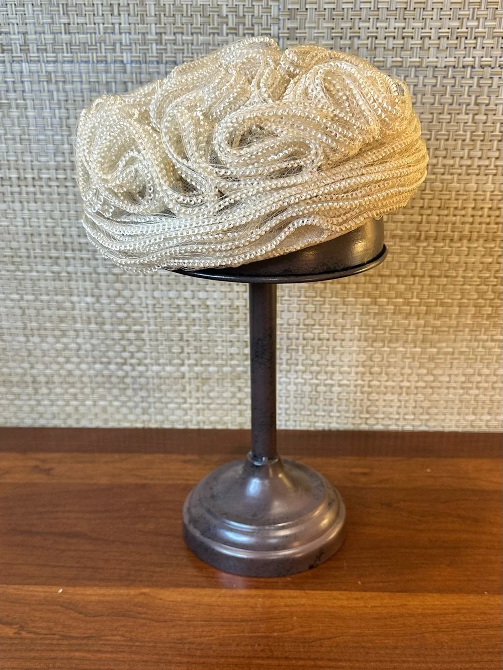 🌟HP🌟VTG 1950s Cream Celluloid Mesh Pearl-Look Wedding Toque Hat ChapeauxOriginal - Picture 3 of 12